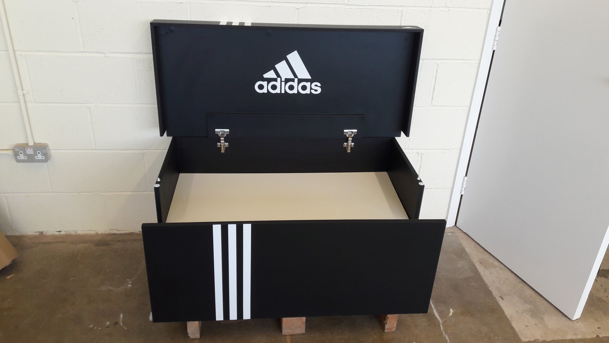 XL Trainer Storage Box - Holds 16no pairs of trainers – Unique Walls