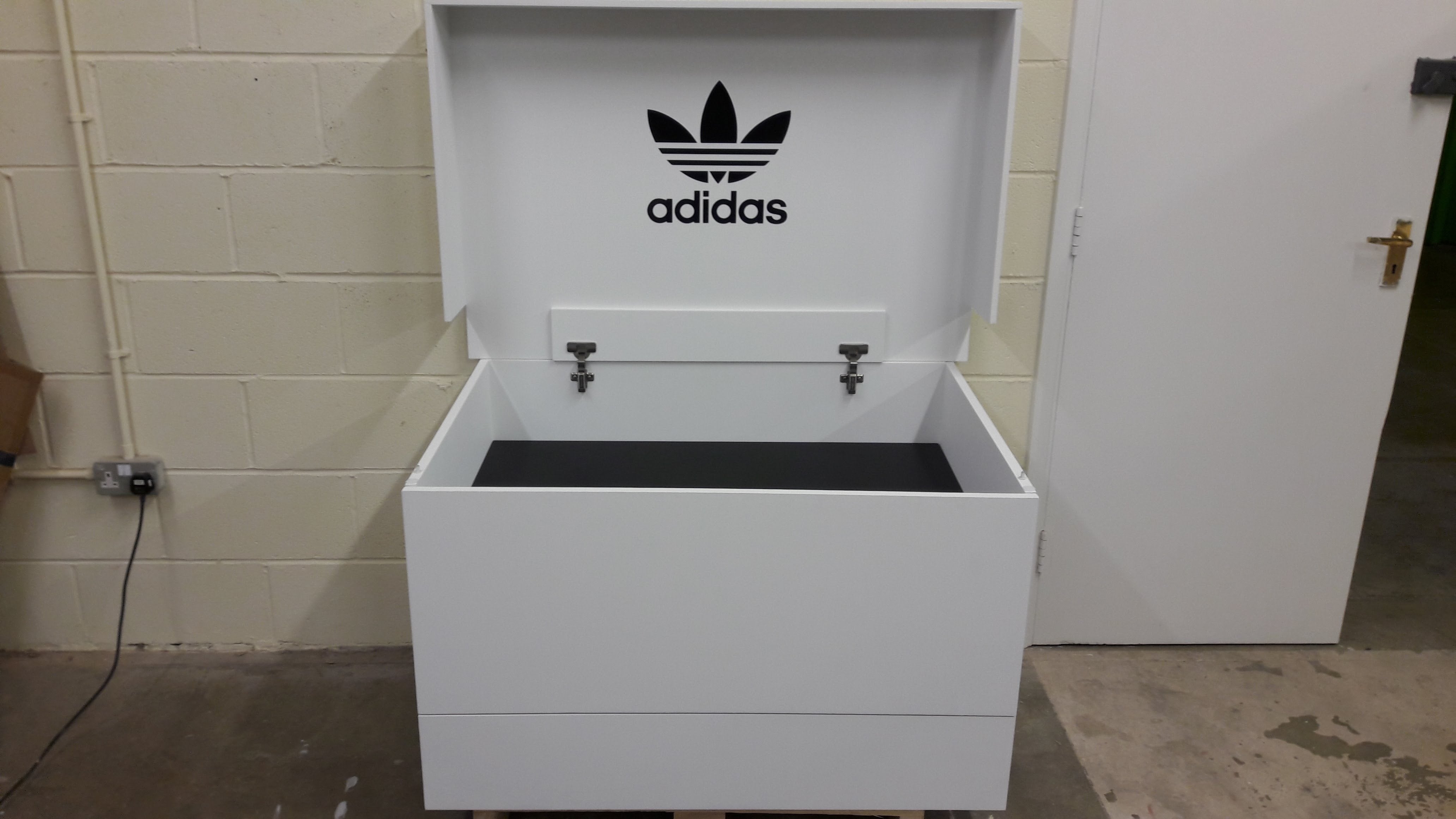 Adidas best sale trainer storage