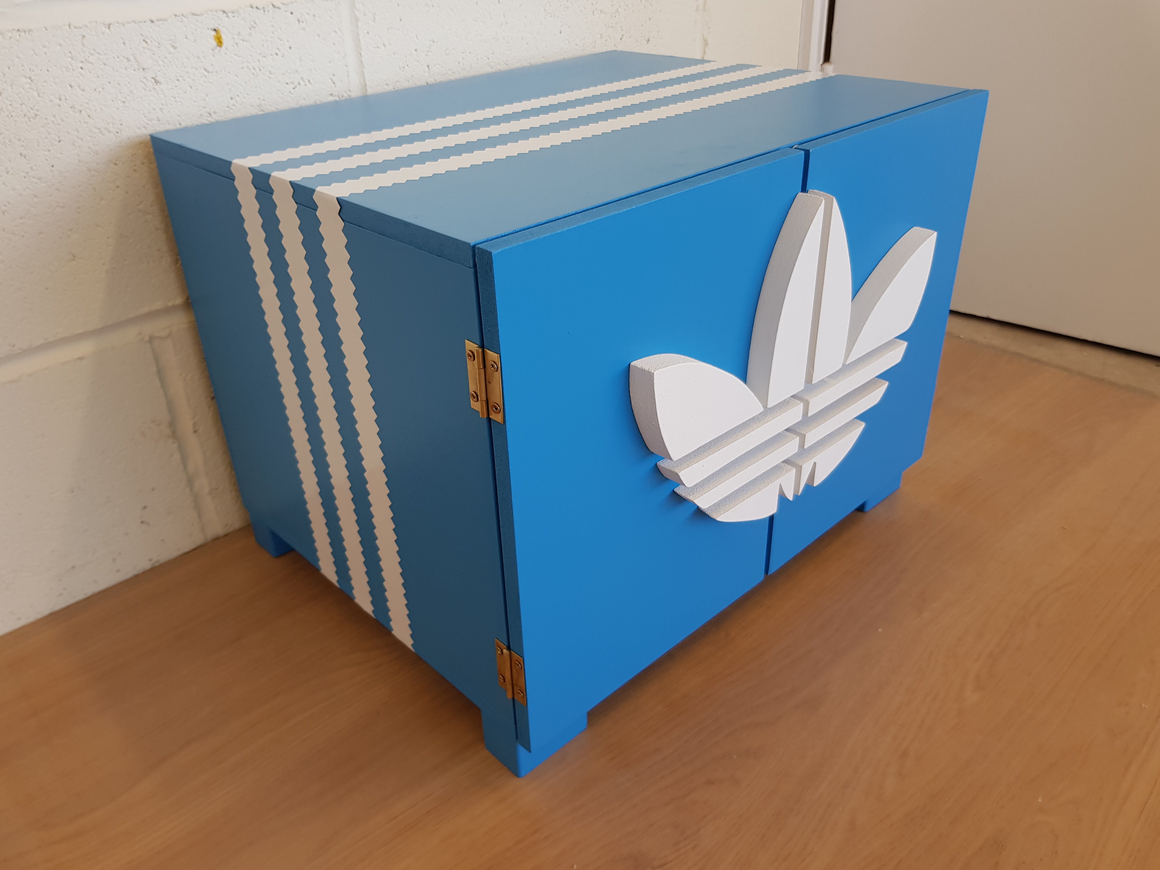 Adidas 2025 trainer box